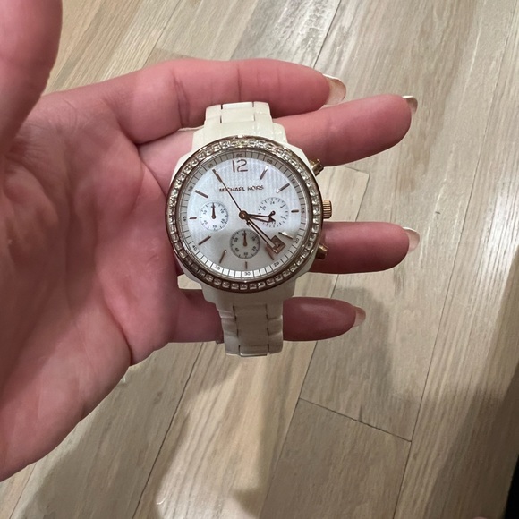 Michael Kors white and rose gold watch - Picture 1 of 2